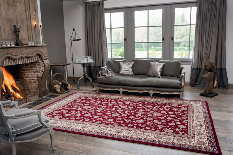 Красный ковер из хит-сета в интерьере